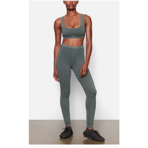 SKIMS Fits Everbody Leggings Graphite Size Medium - Picture 1 of 9